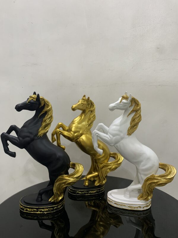 HORSE FIGURINE 3959