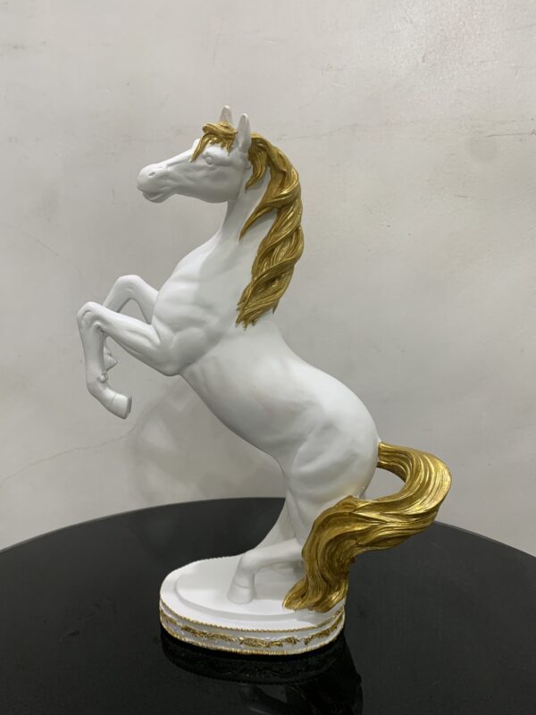 HORSE FIGURINE 3959 - Image 2