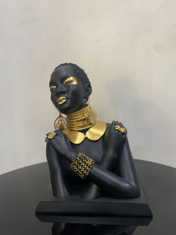 AFRICAN WOMAN 4261