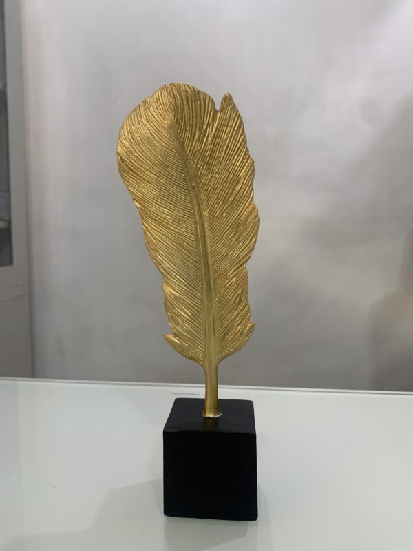 FEATHER FIGURINE 4253