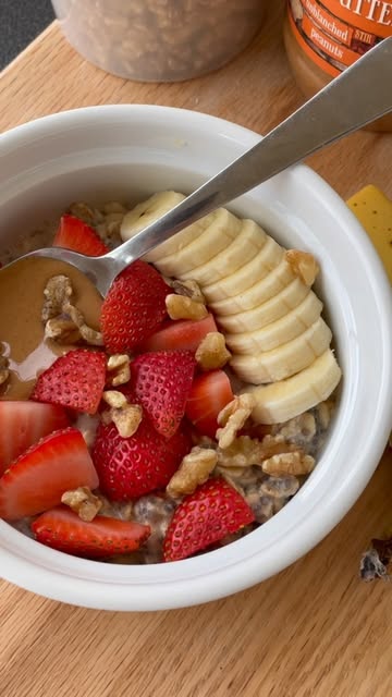 pov I made you breakfast ♥️

#oatmeal #oatmealbowl #healthyrecipes #healthybreakfast #foodiereels #breakfast