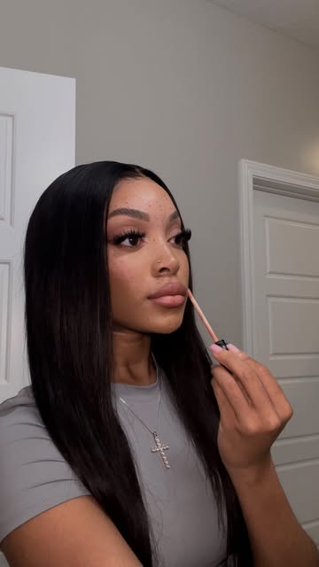 medium coverage base with a fun shadow liner 🪄 making these makeup videos have become so therapeutic for me!!🤍 #grwm 

Products used 👇🏽

SKIN PREP
@sundayriley CEO Glow face oil 
@saiebeauty sun glow illuminator 

FACE
@rarebeauty foundation shad