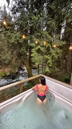 Coziest cabin retreat @canyoncreekcabins ❄️🏡

Must-stay in PNW 🌲

- Cabin features: The main cabin boasts a lofted bedroom, a cozy writing desk, a large custom sofa by the fireplace, a fully equipped kitchen, and a bathroom. (We stayed in Cabin #3.