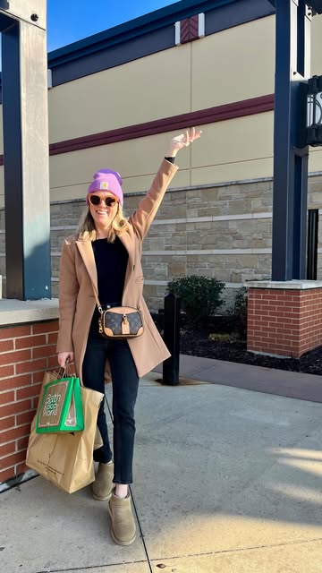 Holiday shopping is in full swing! I’m highlighting the must visit stores this season at St. Louis Premium Outlets @stlouispo 
where you can save up to 25%-65% off on your favorite brands. Let’s go shopping! 🛍 {ad}

#HolidaysAtSimon #FoundItAtSimon 