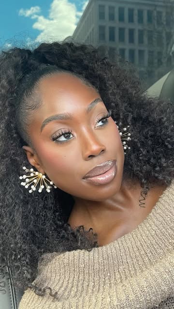 I was very much sleeping on headband wigs until I found one that makes my life much easier and they are super versatile. Here’s my hair recipe on how to achieve this look. It usually takes me around 20 minutes which is quick in my world 😅

I learned