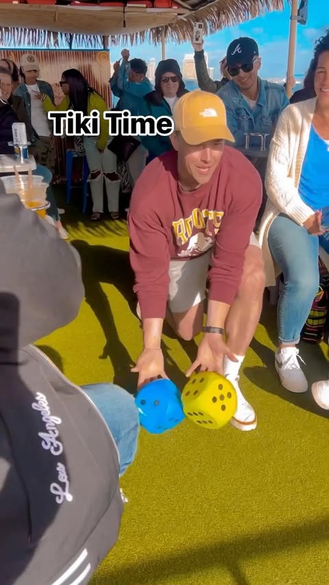 #ad# @tikitimebaytours 
Looking for something fun to do in San Diego this summer? Look no further, check out Tiki Time Bay Tours. Their motto “ It’s an experience, not a tour” and indeed that was a fun experience for my friends and I. Come aboard and