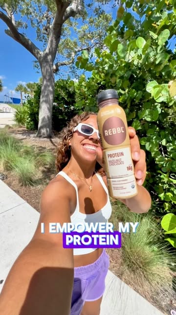 have you tried @rebbl yet?!

as a holistic health coach I am all about making sure I get my protein in for my body & brain 🧠⚡️🔋

protein does sooo much for you body:

⚡️helps your body create antibodies for strong immunity
⚡️supports bloodstream to