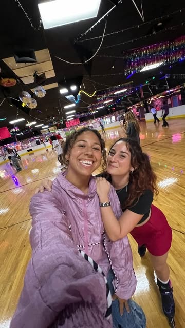 What a great night we had yesterday at @unitedskatestampa! 🛼 And with so many friends! @maria.moves @techswan @theprimordialgoddess_ @brianjuggles @daviidaustin @tianatracy ❤️

Thank you for showing me around your beautiful city. I never wanna leave