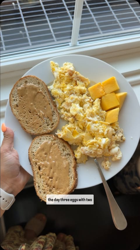 here’s #whatieatinaday on a day where I run 6 miles + lift legs + am traveling!!!!!

you know the drill, I don’t track calories or macros and I never will. i love doing these videos to show what it’s like to train hard but also stay FUELED. i wanted 