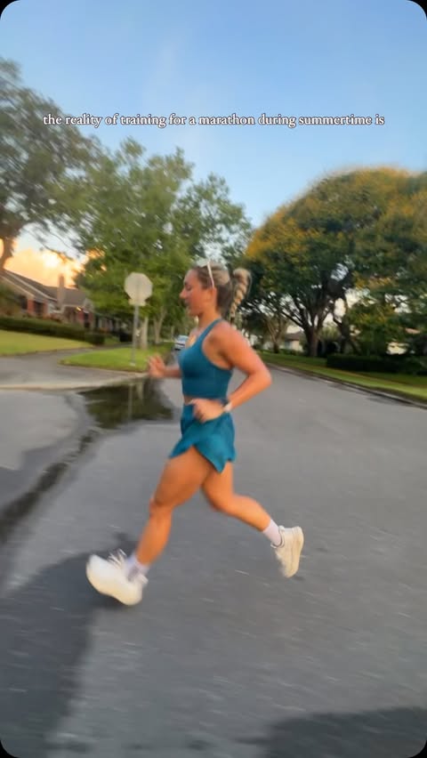 how do girls look so cute while running during the summertime? asking for a friend. thanks. 😂😭🥵

#running #runningcommunity #marathontraining