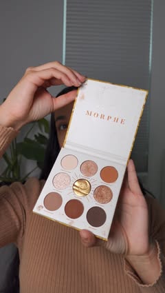 Easy fall Makeup Look 🎃 🍂 
Using @morphebrushes Rich & Foiled Eyeshadow Palette 
@nyxcosmetics Lip Oil 

Makeup has been a form of self care for me and I’ve been loving these fall makeup looks that have been popping up on my feed. I thought why not