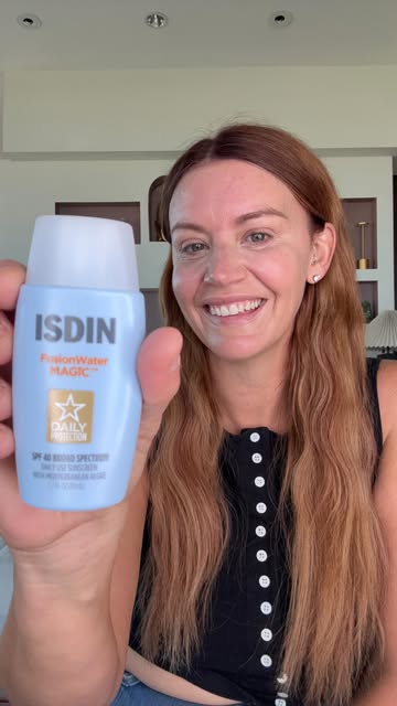 Prep my skin for the day using @isdinusa Fusion Water Magic SPF40! 🧴☀️I am always in the sun with my kids and this has been my go-to sunscreen that helps protect my skin! It’s key benefits include 360 degree protection from UV (UVA & UVB), heat, pol