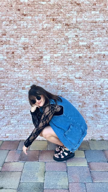 Happy to announce that my feet feel great post-concert (thanks @drmartensofficial ) and that @cartel.band was AMAZING 🤘✨ #millenial #emo #wwwy #concertoutfit