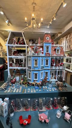 Such a unique store in NYC, have you been here?! 

📍Tiny Doll House
314 E 78th St
New York, NY 10075 

#NewYork #NYC #manhattan #dollhouse #miniature