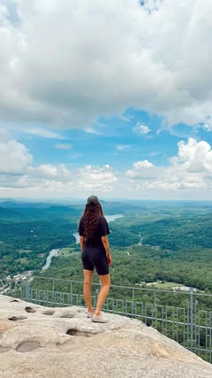 💌 Send this to someone who would love a mountain getaway ⛰️

Add these to your list for your next trip to Lake Lure, NC 👇

Here’s where to stay, eat, and things to do when in Lake Lure, a gem less than 30 miles from Asheville 📍 

STAY:
• @lakelure