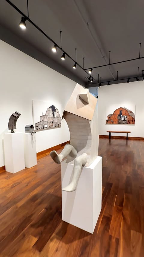 A visit to Momentum Gallery in downtown Asheville filled our minds with endless creativity!

Where contemporary meets modern, @momentumgallery showcases both emerging and mid-career artists. With 15,000 square feet of accessible space spread across t