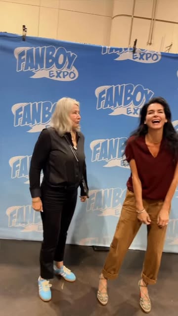 Now I’m the fan girl 😂

#MA! 

Huge thanks to all the lovely people at @fanboy_expo and all the beautiful faces that came to the show❤️💕🤩🫶