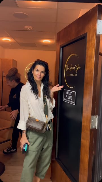 Thank YOU @theheadspasanctuary & @hahawkins for the most mind blowing, hair raising & relaxing experience! 😂