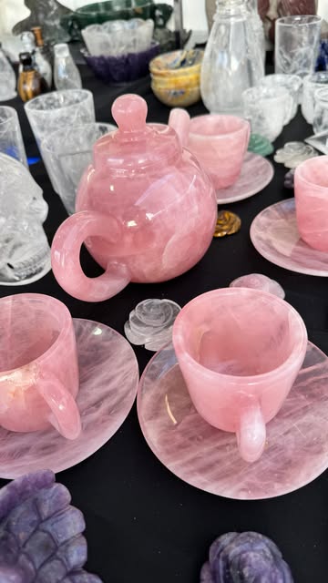 Now THIS is a tea party 🫖✨

This amazing set has found its home, but we are happy to commission another out of beautiful rose quartz, clear quartz, amethyst, lapis lazuli, green aventurine, or virtually any stone your heart desires! Send a DM with a
