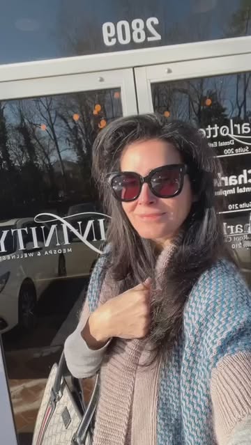 Getting picture perfect ready to emcee the @fashion_breathes_life tonight!! Thank you @infinitywellnessqc 🥰

#spatime #fashionbreatheslife