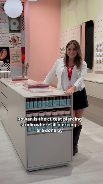 There’s a brand-new place to get bling in South Asheville, and we just had to stop by to warmly welcome them. (AD) 

This isn’t our first time with Rowan — we also visited their Birkdale Village studio near Lake Norman, and both experiences were incr