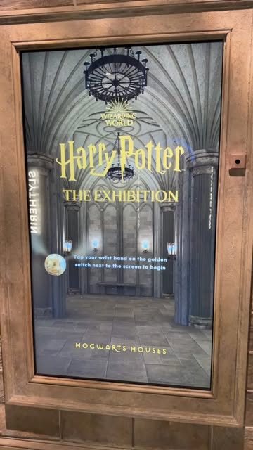 The @harrypotter_exhibition is so much fun for Potterheads! This experience is only in two places in the world, Atlanta and Vienna, so I feel so lucky to get to visit and check it out! It features real props and costumes from the movies and fun inter
