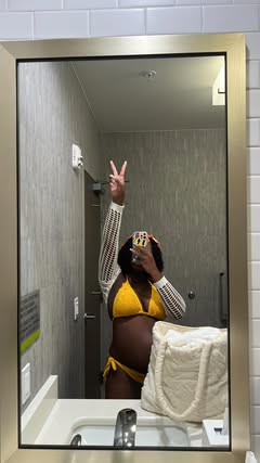 How embarrassing 😳
•
•
How dare my bump tell all of my business like that 🫣
•
•
•
#pregnancymemes #pregnancyhumor #targetrun #humor #igreels #londynliquinn