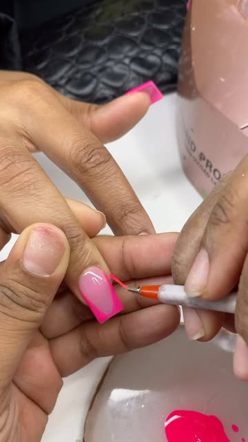 Soo pretty 😍😍💕

♡
♡
♡
♡

#atlantanails #atlnails #newnannails #newnannailtech #atlantanailtech #georgianailtech #xlnails #shortfreestylenails #frenchtips #frenchtipnails #diamondnails #baddienails #longnails #nailinspo #tamperedsquarenails #nailad