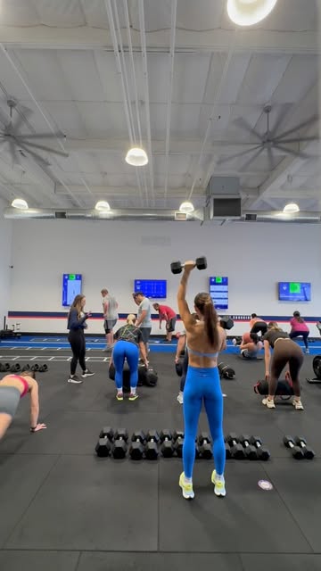 Saturdays hit different. 💙 #f45 #girlswholift