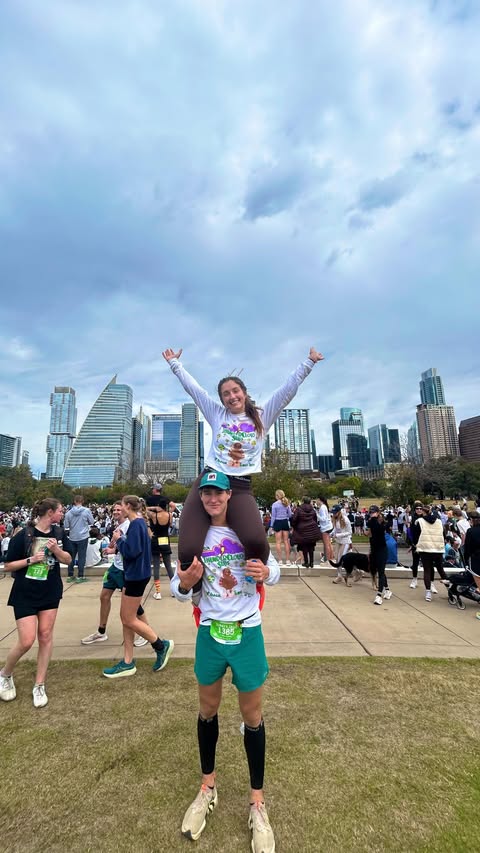 he is so unserious🤦🏻‍♀️🤸🏻 glad I have someone to make me laugh on my runs😂
•
•
•
•
•

#fitnessmotivation #healthandwellness #running #runner #girlswhorun #fitspo #fitness #runnergirl #runnersofinstagram #runningjourney #runningcommunity #running