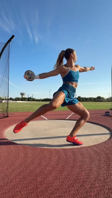 Beautiful ✨

@vallman123 and I really cherished our last session at home of the 2025 season, but we’re so excited to fly to Tokyo 🇯🇵 tomorrow for World Championships!