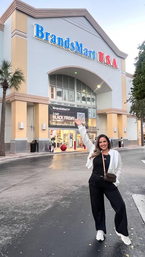 BLACK FRIDAY at @brandsmart_usa is on another level 🖤🔥

From pre–Black Friday steals to the doors-opening deals… this is the place to shop this weekend. At BrandsMart, you always get more for less with unbeatable, unexpected, unlimited savings and 