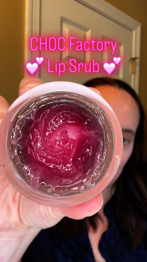 Pretty in Pink 🫦 #gifted

@chocfactoryhq Lip Scrub not only smells great, but leaves lips feeling great too. This sugar blend scrub is such a stunning pink color and gentle on my lips. It removes dead skin cells while preserving natural oils to leav