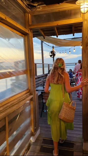 me: ☀️🐚🌊👸🏼🇺🇸🐳🥥
•
•
•
•
•
•
•
•
#ootd #fitcheck #outfitinspo #costalootd #coastalgrandmother #coastalstyle #coastalfashion #eastcoastgirl #eastcoastfashion #pinterest #pinterestinspired #pinterestfashion #beachgirl #americanflagsweater #marchf