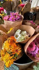 The cutest local flower shop 🌸 Build your own bouquet or order an arrangement like this stunning bunch I had made for @shopharvestmoonhome 💐 

📍@chsflowercottage // 31 Elizabeth Street
