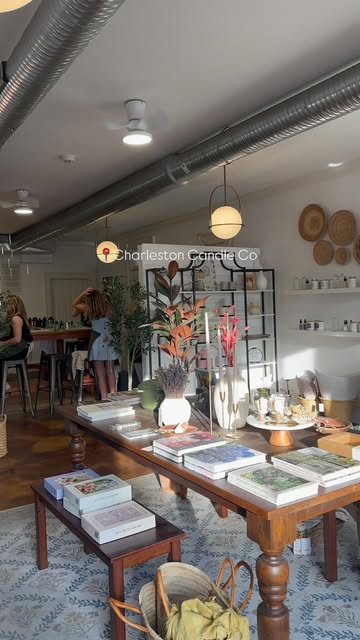 @charlestoncandleco I had a blast!!!! (I’m burning my candle as a type this out) 🥰
•
•
•
•
•
#charleston #chs #candle #candleclass #charlestonsc #thingstodo #thingstodochs #candlemaking #datenight #ootd #bachloretteparty