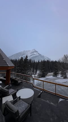 The views from my balcony @hotelcanoeandsuites were so stunning 🥰

#travel #banff #banffcanada #hotelcanoeandsuites