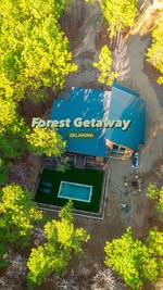 ✨GIVEAWAY✨ Mountain Cabin Getaway Near Texas Sleeping 7 People🌳

@mountainforkresort is only 3.5 hours from Dallas, TX and it has amazing views! Relaxing in the hot while admiring the tall forest trees is so refreshing. 

🪵If you have a bigger grou