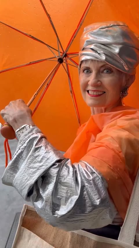 I’m going to shine, come rain or come shine.

Keeping the gold and silver lamé dry in Italy.

Videos by @advancedstyle 

#styleover80 #vintagegown #sustainablestyle #rainyweather