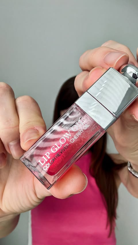 Obsessed with the @diorbeauty Lip Glow Oil! 💋 
Keeps my lips super hydrated, adds the perfect glossy tint, and makes them look extra juicy. A must-have in my bag! 💖 

#DiorLipGlowOil #GlossyVibes #BeautyFavs