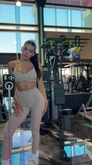 A little bit of today’s workout 🔒🤍

#NPCFitModel #FitModel #NPCCompetitor #NPCBikini #NPCWellness #NPCStage #NPCShowDay #FitModelCompetition #FitModelLife #NPCChampion #offseason #bodybuilder #fitmodel #gym