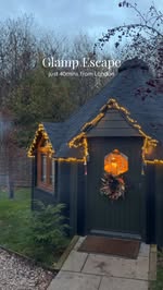 A hidden gem just 40 mins from London 🌿 @hillyhideaway 

Tucked away on a tranquil farm in Hertfordshire, Hilly Hideaway is a luxury glamping retreat that perfectly blends rustic charm and comfort. Think starlit soaks in a wood-fired hot tub, bubble