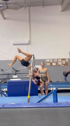 Them: “How did you become a professional stunt woman?”
Me: “I wanted to be good at flipping, but instead I got good at taking falls without hurting myself too much”

It was so much fun watching @gracie.kramer be the beautiful graceful unicorn that sh