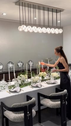 Set the Perfect Christmas Table with me.

It’s the season for festive gatherings, and what better way to celebrate than with a beautifully set Christmas table? Follow these simple steps to create an atmosphere of warmth and sophistication, combining 