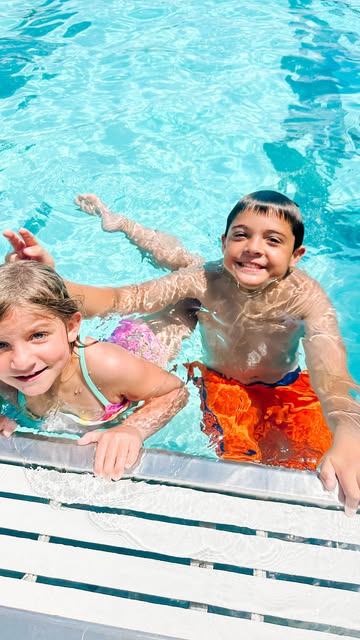 🏊‍♀️ Minnesota Pool
📍 Como Regional Park Pool
💦 Lazy River
🛝 Multiple Slides
🏊‍♂️ Lap Pool
👦 Kids Splash Area
👧 Kids Slides
🪨 Rock Wall for Climbing and Jumping
🏊 Diving Board
➕ and more
.
.
➡️ Follow along for more Minnesota and beyond adve