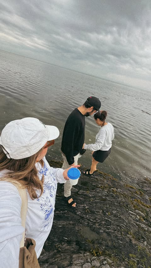 Des couchers de soleil, des amis en or, des belles tablées, le fleuve, partout le fleuve, qu’est-ce que tu veux de plus?

Carnet d’adresses d’un week-end parfait dans le Bas-Saint-Laurent, un peu plus tôt cet été :
Dormir : @aubergesurmer (faut ré