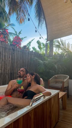 💕Valentine's Day any day at @palmaritobeach within 10 min away from Cartagena on Tierra Bomba Island, let me tell you, it’s paradise on earth! 🏝️ Pool, spa, dreamy rooms with private terraces and jacuzzis, and the cherry on top✨ a seafood restauran