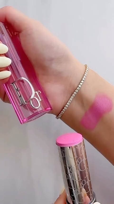 DIOR Rosy Glow Blush Sticks Swatches 🥰✨ They are available now - links are in bio and LTK - For full review swatches and comparisons please head over my YouTube channel Hey It’s Jackeline 😉💖✨

#dior #blush #creamblush #diorrosyglowstick #blusher #