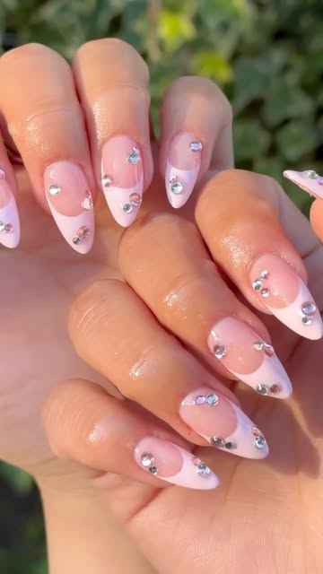 Been listening to this song non stop so of course I had to recreate her nails❤️‍🔥
🔗 in bio for everything I used🫶🏽
Created using: 
❤️‍🔥 @gelcare.official Millenial Pink 
❤️‍🔥 @the_gelbottle_inc Marshmallow
❤️‍🔥 @officialnavyprofessional Helen,