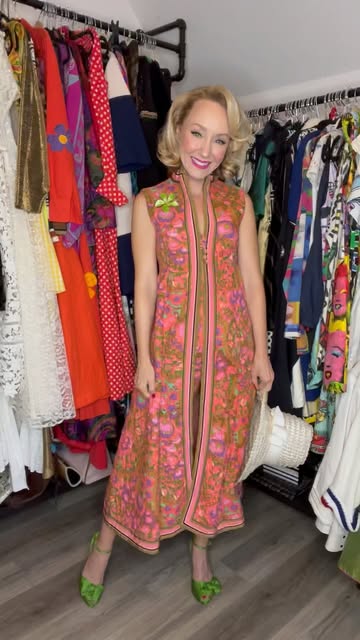 1960s Wilson Folmar 2-piece set! 💗💚 

Currently heading to the @alamedavintagefashionfaire & this year’s theme is Tropicana. This 60s set is in my top 3 FAVORITE vintage finds. I can’t wait to see what everyone else is wearing! 

.
.
.
.
#vintage 
